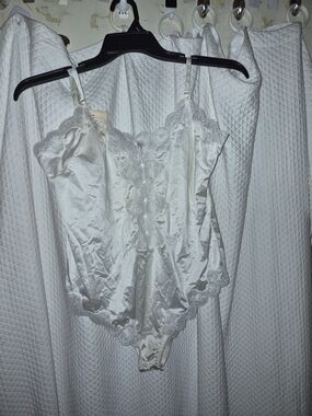 Tendresse Vintage White Floral Lace Trimmed Bodysuit Size XL